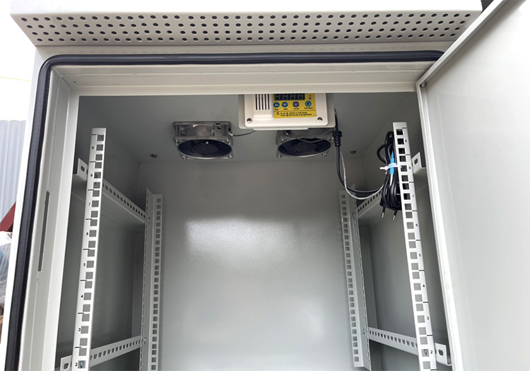 Tủ rack 10U treo ngoài trời, cửa 2 lớp