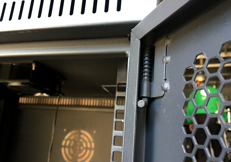 Chốt lò xo sử dụng trên tủ rack 10U treo tường