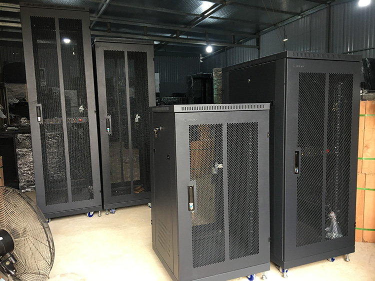 Tủ rack Unirack kiểu dáng bắt mắt