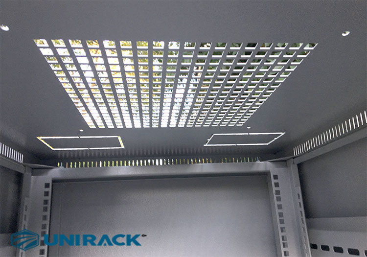 Lỗ lắp quạt trên nóc tủ rack 27U sản xuất theo yêu cầu