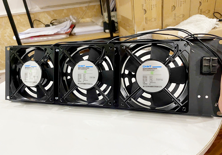 Quạt tản nhiệt tủ Rack Server Unirack