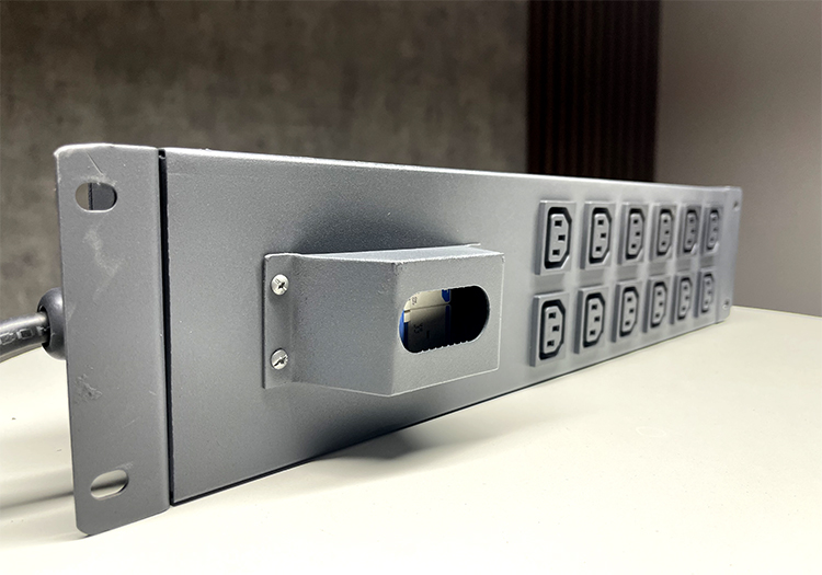 Thanh nguồn PDU 12 ổ cắm C13 MCB20A