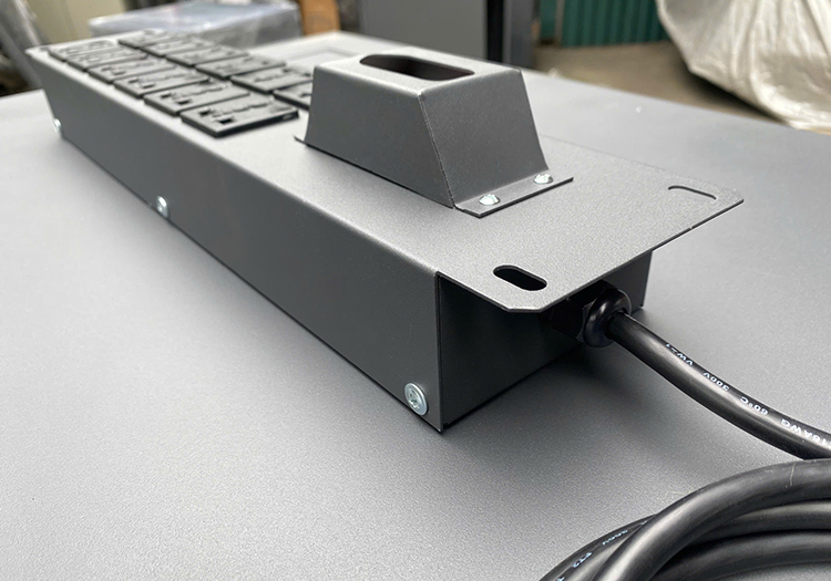 Thanh nguồn PDU 12 ổ cắm UNR-P12M20/2U hãng UNIRACK