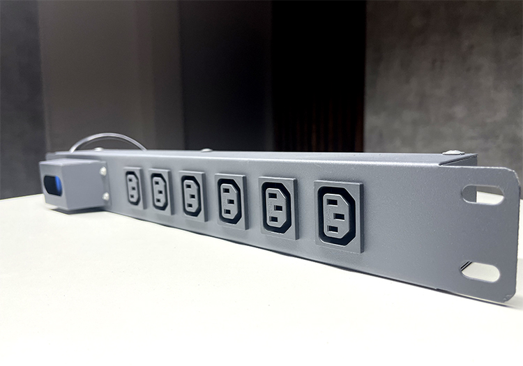 Thanh nguồn PDU 6 ổ cắm C13 hãng UNIRACK