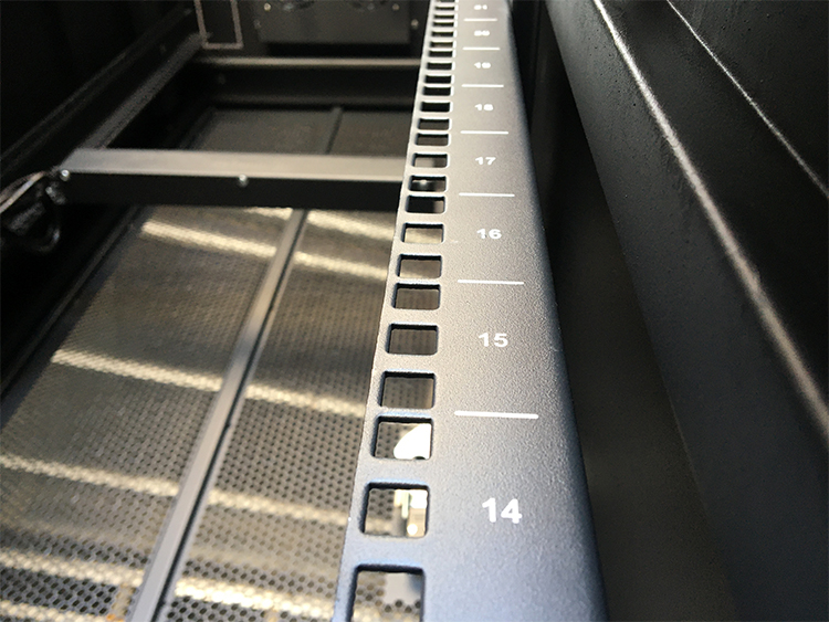 Thanh tiêu chuẩn Tủ rack Unirack