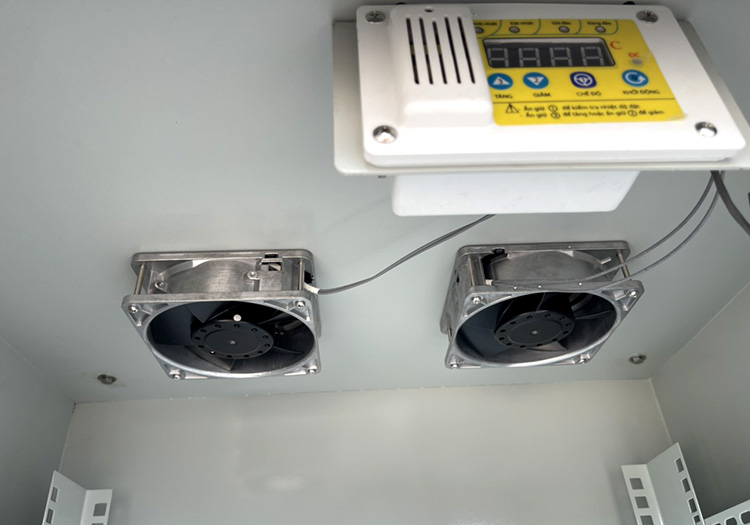 Tủ rack 10U treo ngoài trời, cửa 2 lớp