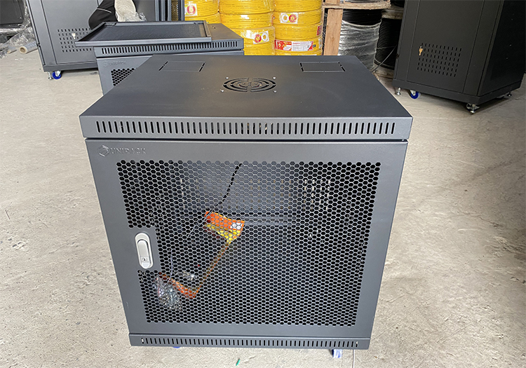 Tủ rack 10U D500 màu đen Unirack treo tường