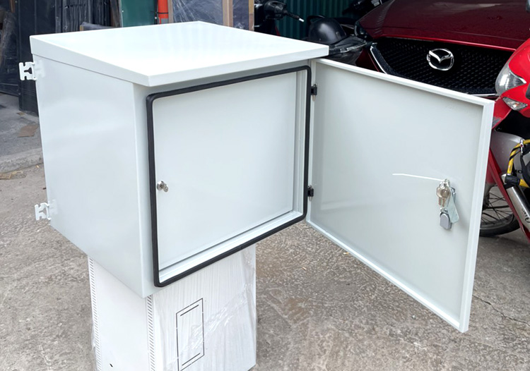 Tủ rack 10U treo ngoài trời, cửa 2 lớp