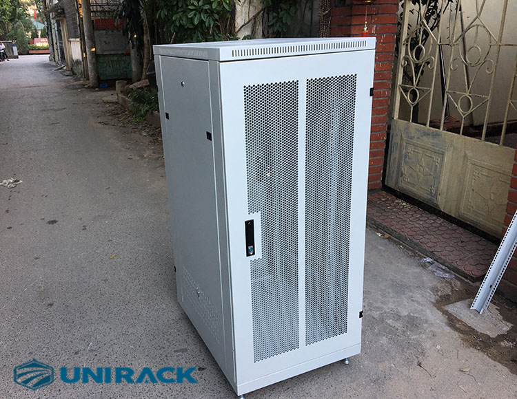 Tủ rack 27U cửa lưới màu ghi sản xuất theo yêu cầu