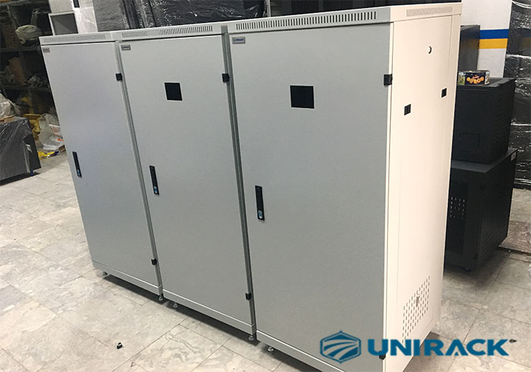 Tủ rack 27U Unirack sản xuất theo đơn đặt hàng