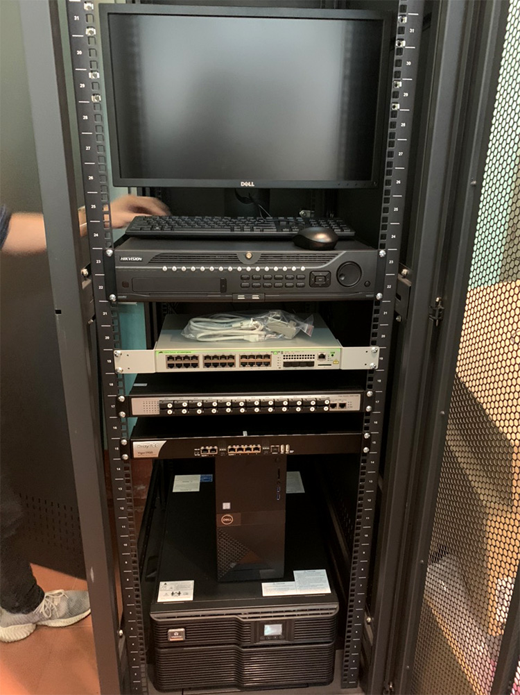 Tủ rack 36U D600, Tủ mạng 36U D600, UNR 36UD600-2CL