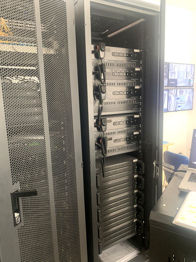 Tủ rack cho hệ thống giám sát trong tòa nhà thương hiệu Unirack