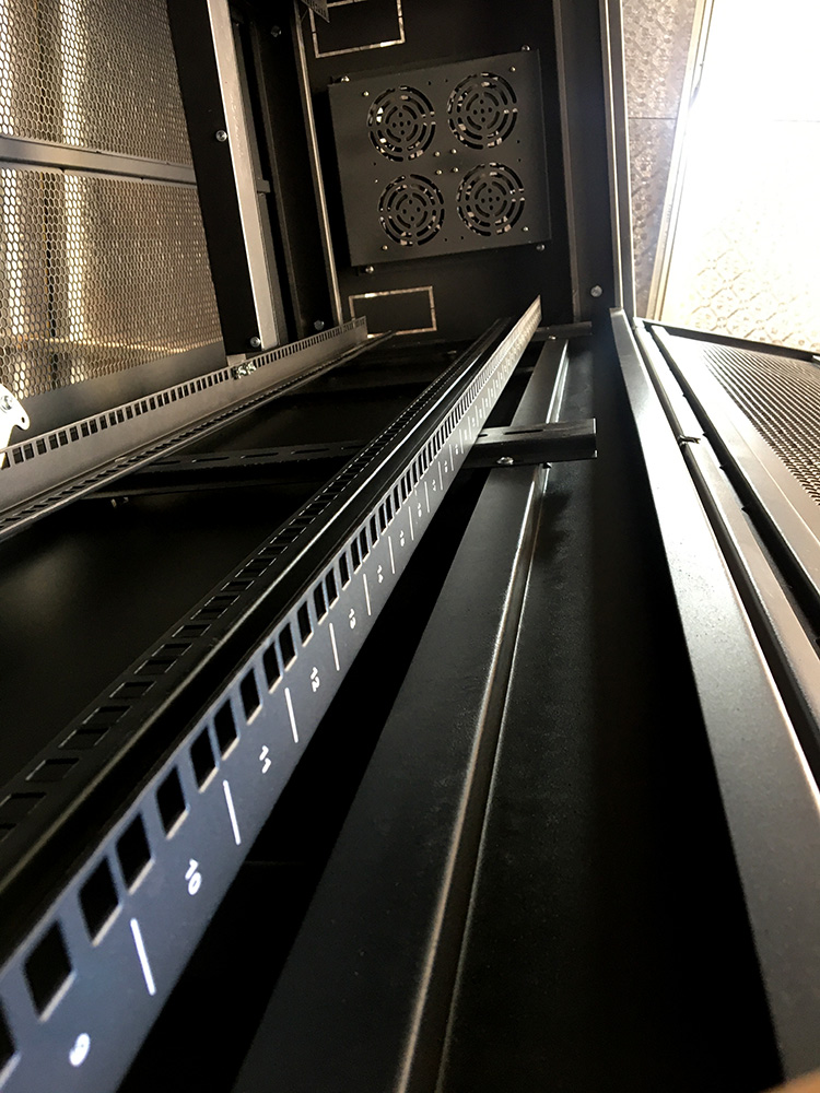 Tủ rack 42U D600, Tủ mạng 42U D600 UNR-42UD600-2CL