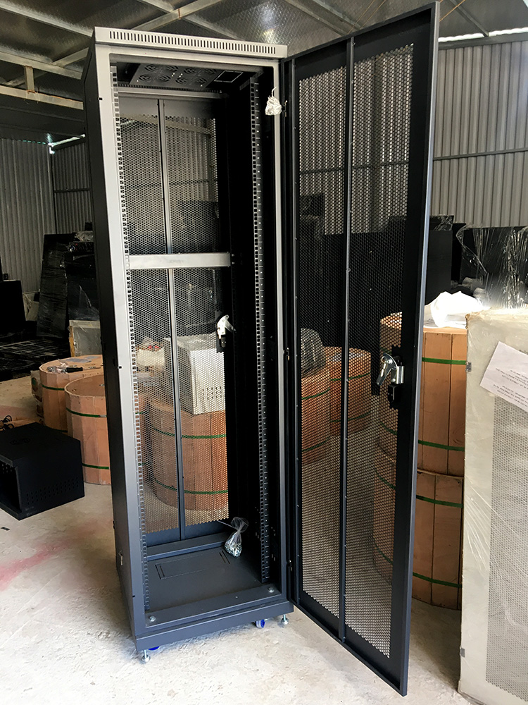 Tủ rack 42U D600, Tủ mạng 42U D600 UNR-42UD600-2CL