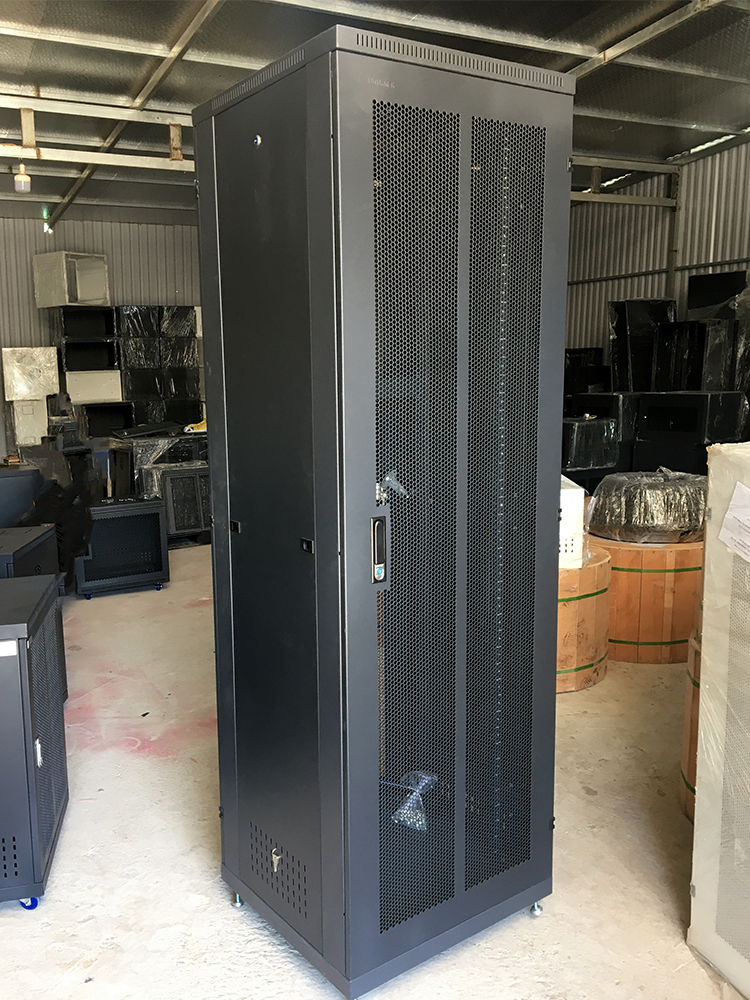 Tủ rack 42U D600, Tủ mạng 42U D600 UNR-42UD600-2CL
