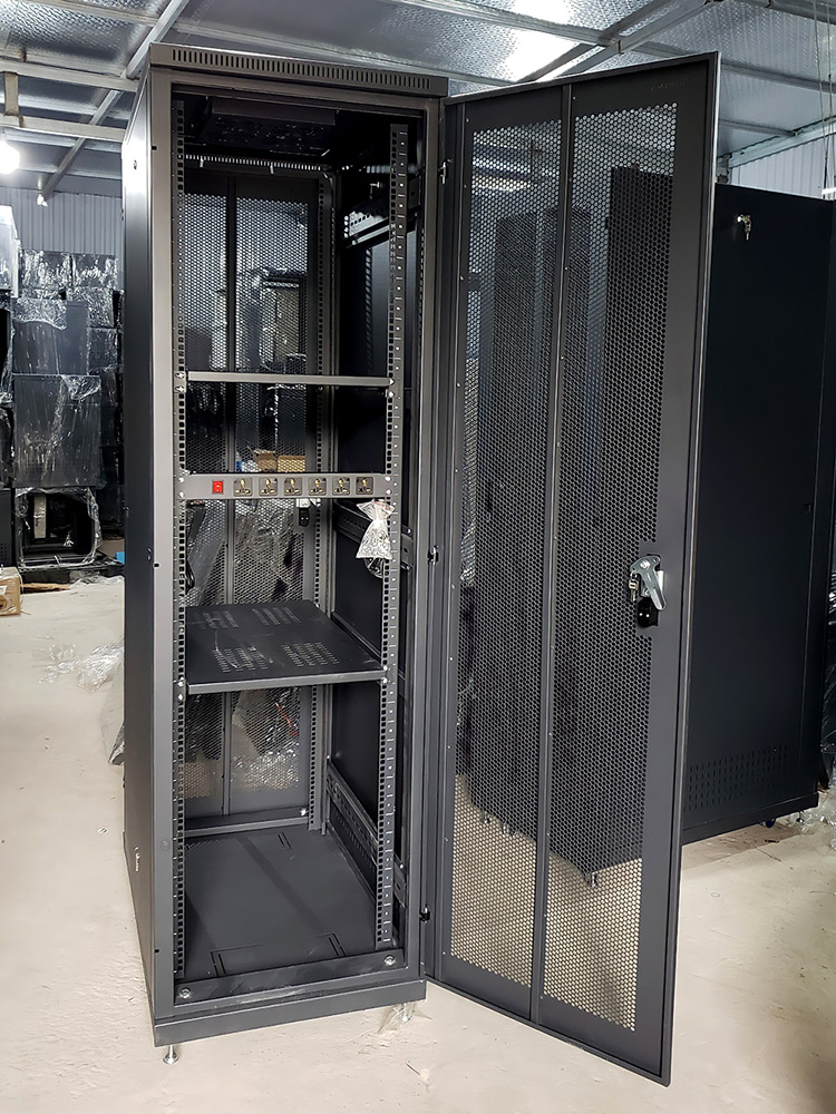 Tủ rack 42U D800, Tủ mạng 42U D800, 2 cửa lưới UNR-42UD800-2CL