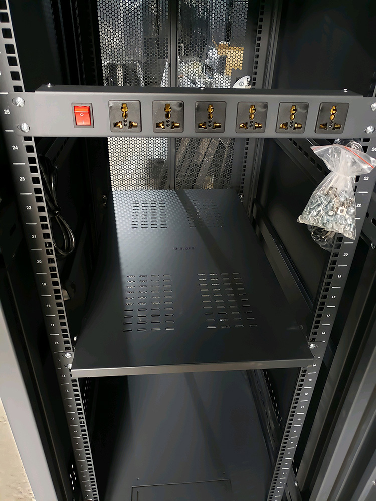 Tủ rack 42U D800, Tủ mạng 42U D800, 2 cửa lưới UNR-42UD800-2CL