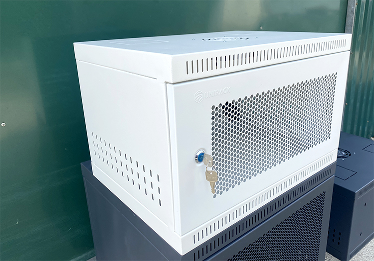 Tủ rack 6U màu trắng cửa lưới mẫu mới Unirack