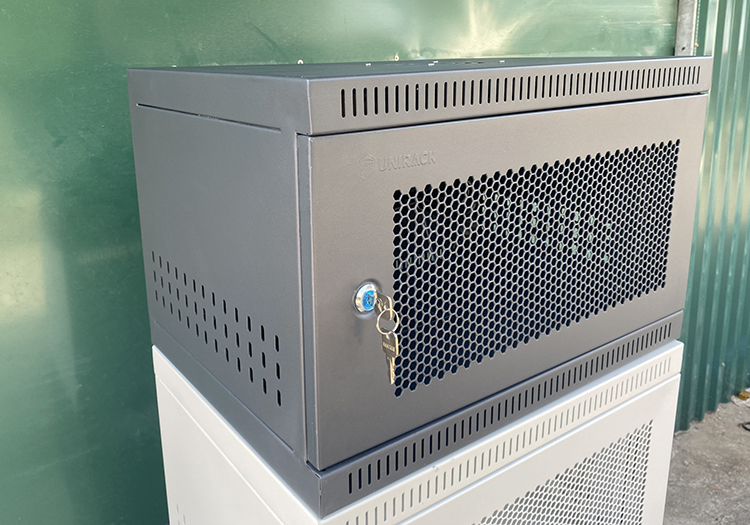 Kích thước tủ rack 6U Unirack màu đen cửa lưới treo tường