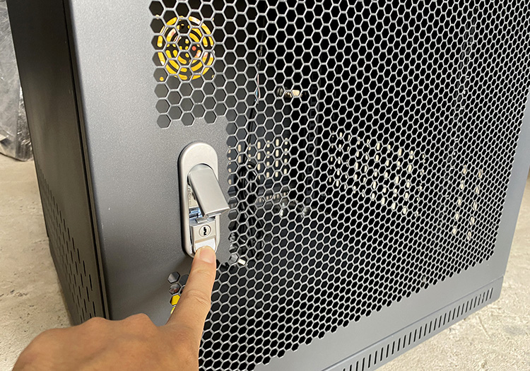 Tủ rack 9U D500 Unirack