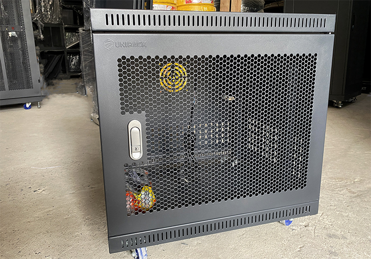 Tủ rack 10U treo tường 1 cửa lưới hãng Unirack