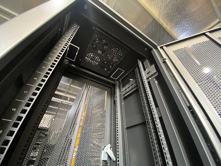 Khung tủ rack Unirack cứng cáp chịu được tải trọng cao