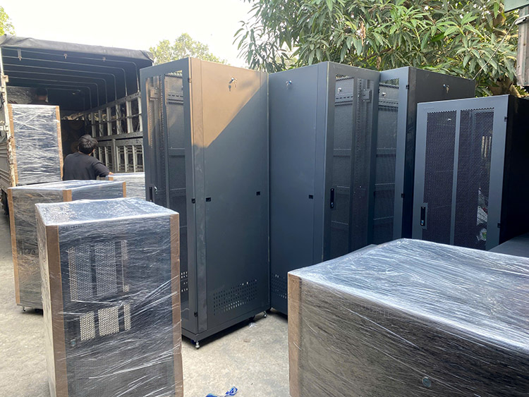 Tủ rack Unirack