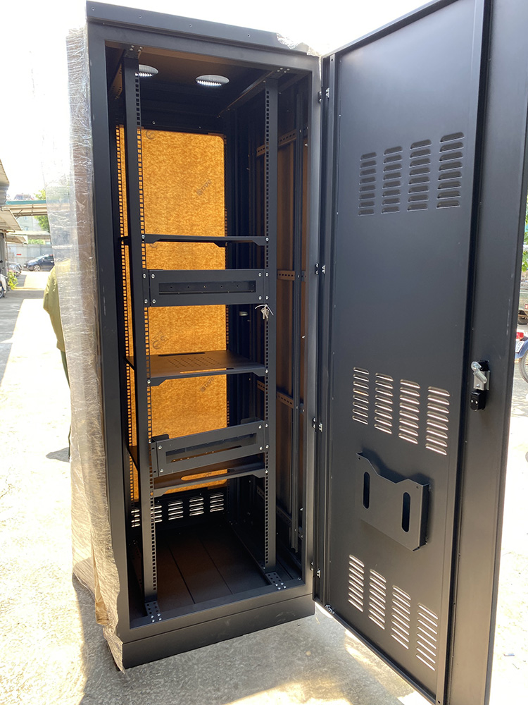 Unirack sản xuất tủ rack theo yêu cầu